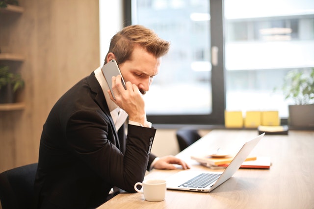 businessman-cellphone-communication-859264